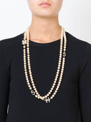 collar chanel logo imitación